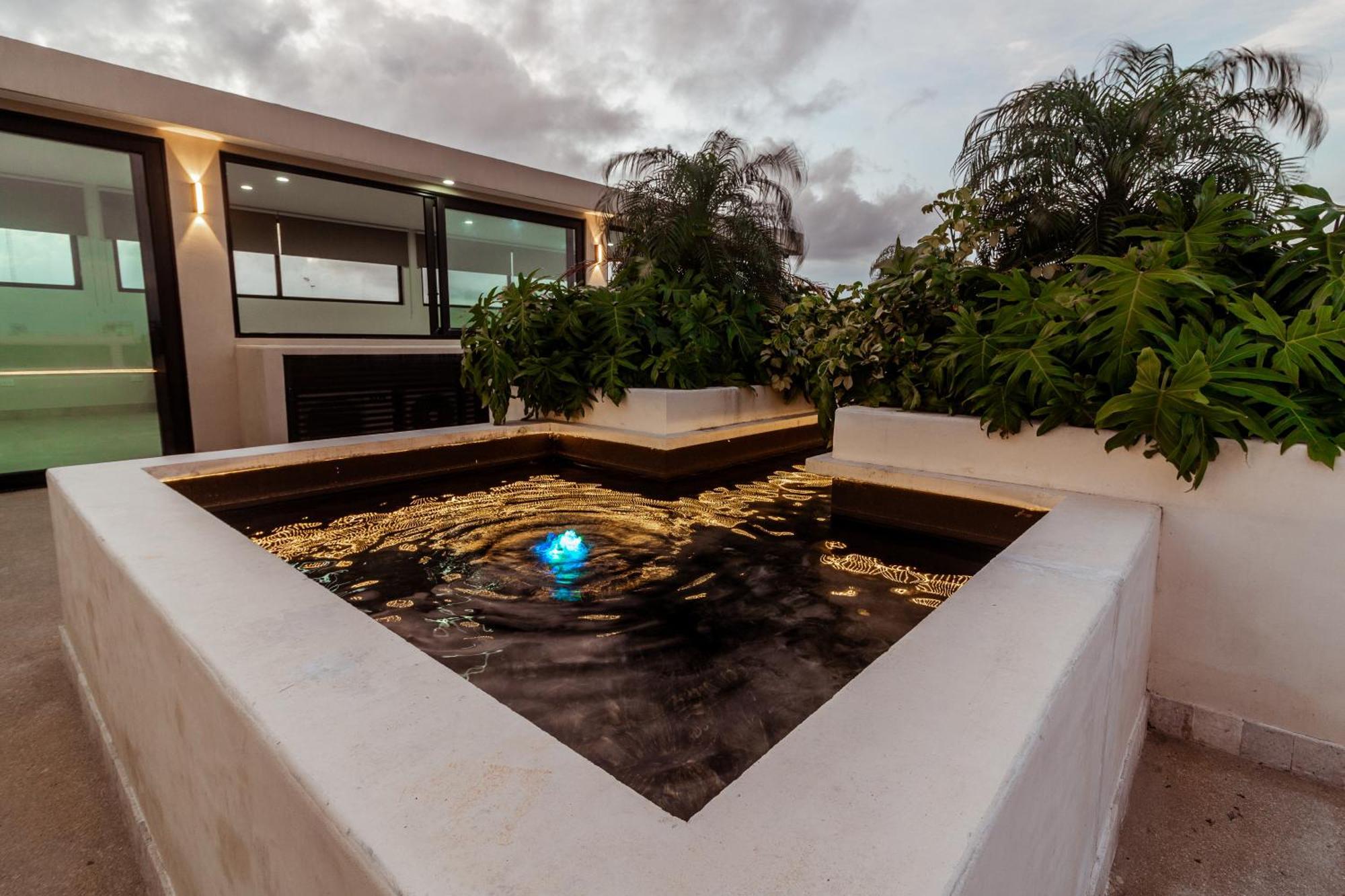 Xoza Hotel Urban Escape Cancún Exteriör bild